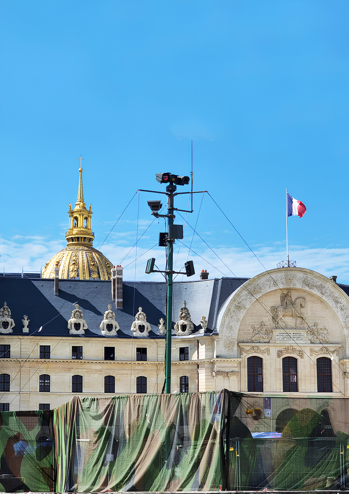 BOREADES mot-drone-sensormast fra CS Group – Sopra Steria utplassert ved Les Invalides i Paris